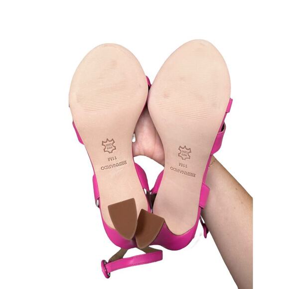 Bernardo Women's Fuchsia Antique Calf Leslie Sandals Size 11M - Picture 7 of 8